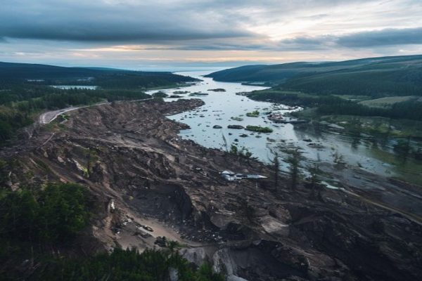 Chaos in Alaska: Massive Landslide Strikes Tracy Arm Fjord, Threatening Cruise Lines and Local Ecosystems