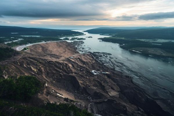 Massive Landslide Strikes Alaska’s Tracy Arm Fjord, Impacting Cruise Industry