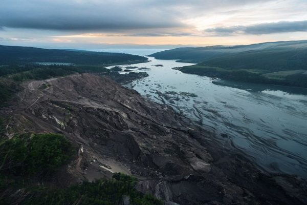 Massive Landslide in Alaska’s Tracy Arm Fjord: A Devastating Blow to Tourism and the Environment
