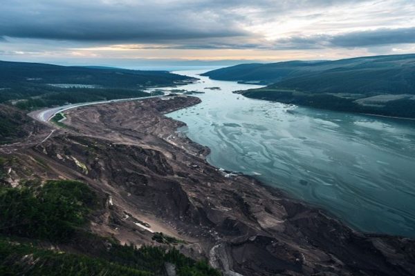 Massive Landslide Strikes Alaska’s Tracy Arm Fjord, Disrupting Cruise Industry